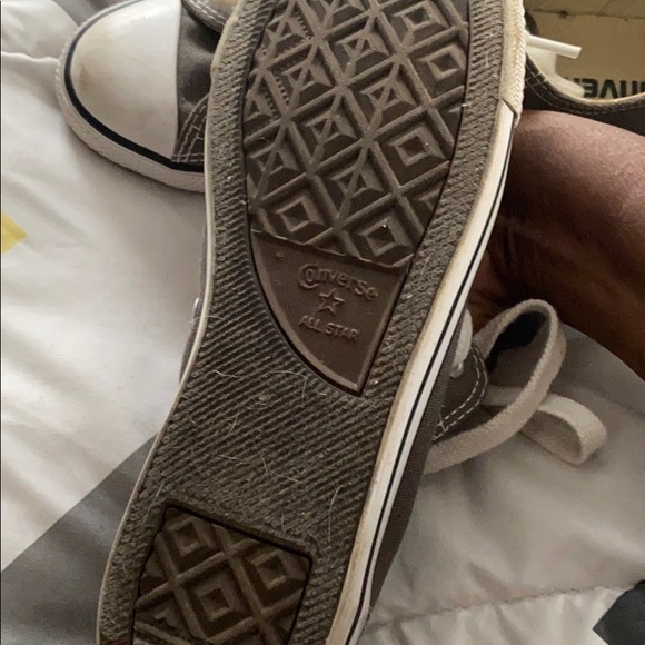 Woman’s size 6 gray converses - Picture 3 of 3